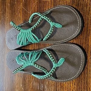 Plaka sandals